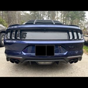 Meet your Posher, Joy